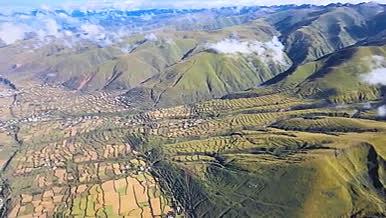 4K航拍高原梯田自然风光农业发展视频的预览图